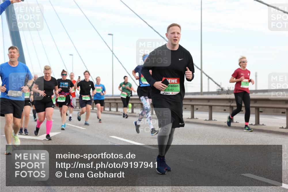 03.10.2025 - Köhlbrandbrückenlauf Lena Gebhardt http://msf.ph/oto/9197941 03.10.2025 15:32:56 Position 1 21, 8457 meine-sportfotos.de