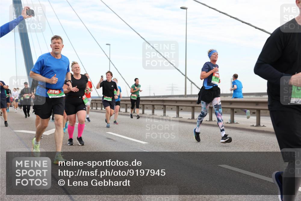 03.10.2025 - Köhlbrandbrückenlauf Lena Gebhardt http://msf.ph/oto/9197945 03.10.2025 15:32:57 Position 1  meine-sportfotos.de