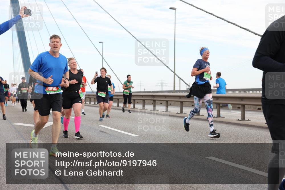 03.10.2025 - Köhlbrandbrückenlauf Lena Gebhardt http://msf.ph/oto/9197946 03.10.2025 15:32:57 Position 1  meine-sportfotos.de