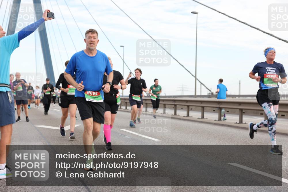 03.10.2025 - Köhlbrandbrückenlauf Lena Gebhardt http://msf.ph/oto/9197948 03.10.2025 15:32:58 Position 1 7667, 9155 meine-sportfotos.de