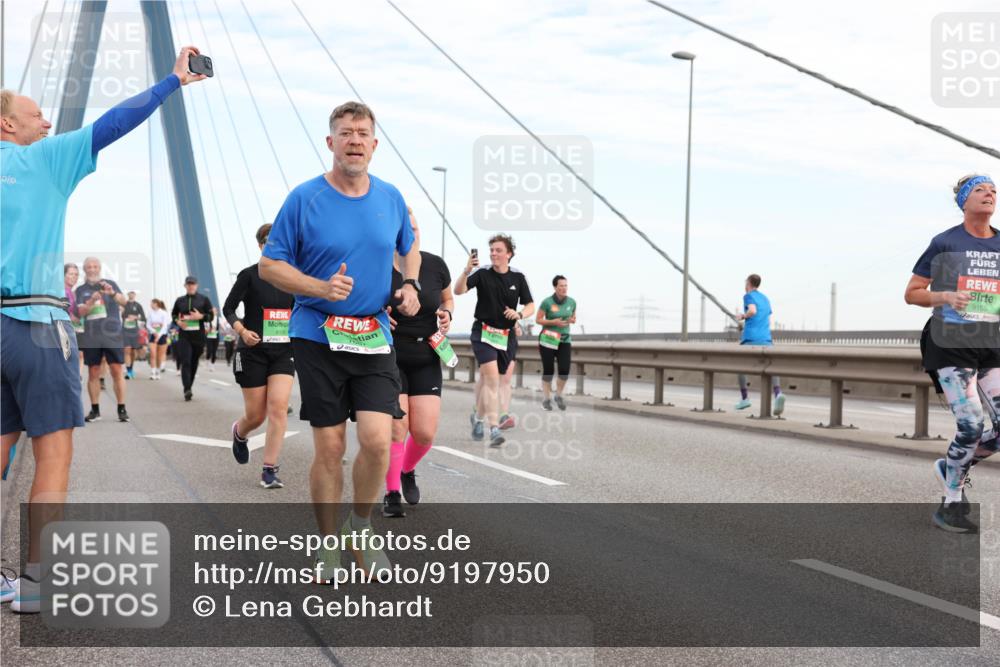03.10.2025 - Köhlbrandbrückenlauf Lena Gebhardt http://msf.ph/oto/9197950 03.10.2025 15:32:58 Position 1 8193, 9155 meine-sportfotos.de