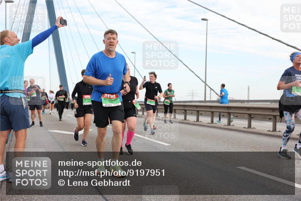 03.10.2025 - Köhlbrandbrückenlauf Lena Gebhardt http://msf.ph/oto/9197951 03.10.2025 15:32:58 Position 1 8190, 7687, 9155 meine-sportfotos.de