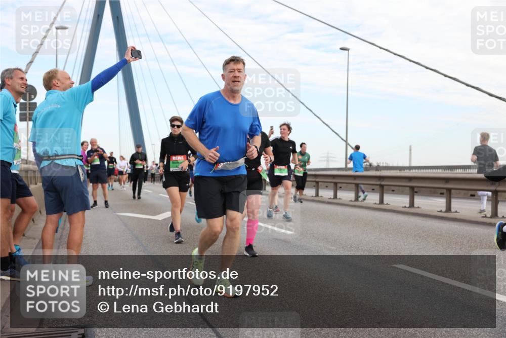 03.10.2025 - Köhlbrandbrückenlauf Lena Gebhardt http://msf.ph/oto/9197952 03.10.2025 15:32:58 Position 1  meine-sportfotos.de