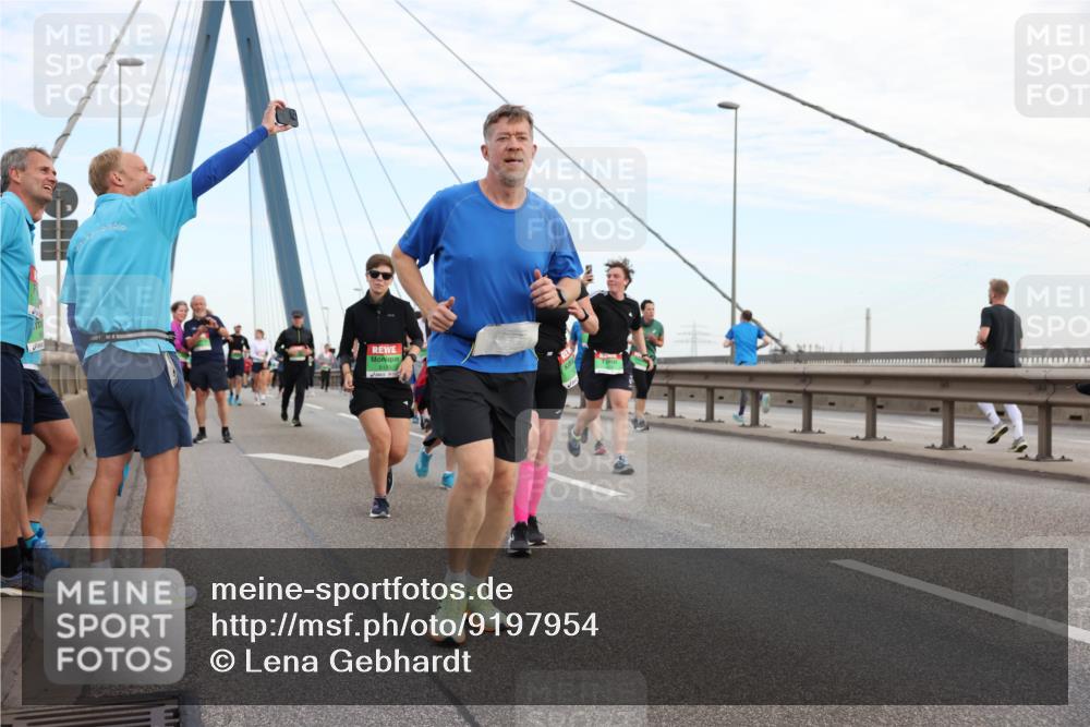 03.10.2025 - Köhlbrandbrückenlauf Lena Gebhardt http://msf.ph/oto/9197954 03.10.2025 15:32:58 Position 1 8193 meine-sportfotos.de