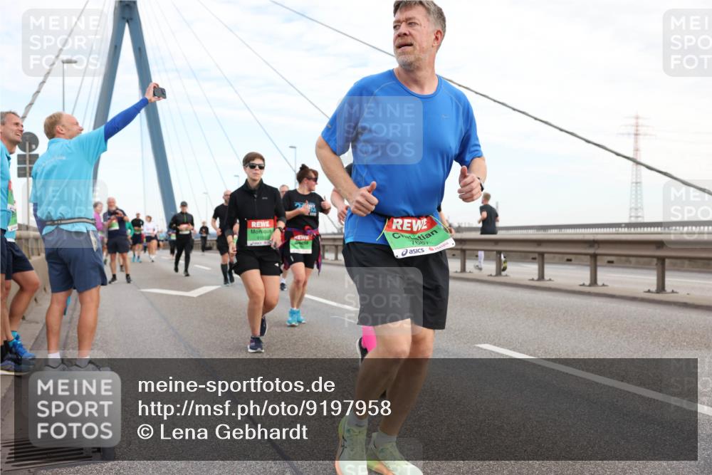03.10.2025 - Köhlbrandbrückenlauf Lena Gebhardt http://msf.ph/oto/9197958 03.10.2025 15:32:59 Position 1 8193, 7667 meine-sportfotos.de