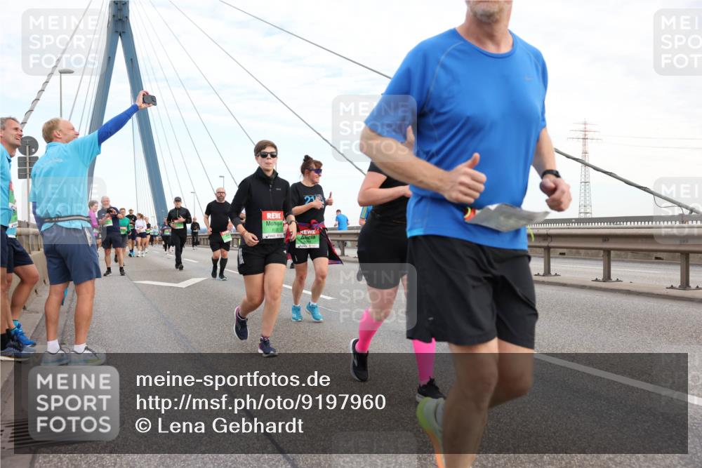 03.10.2025 - Köhlbrandbrückenlauf Lena Gebhardt http://msf.ph/oto/9197960 03.10.2025 15:32:59 Position 1 21, 8190 meine-sportfotos.de
