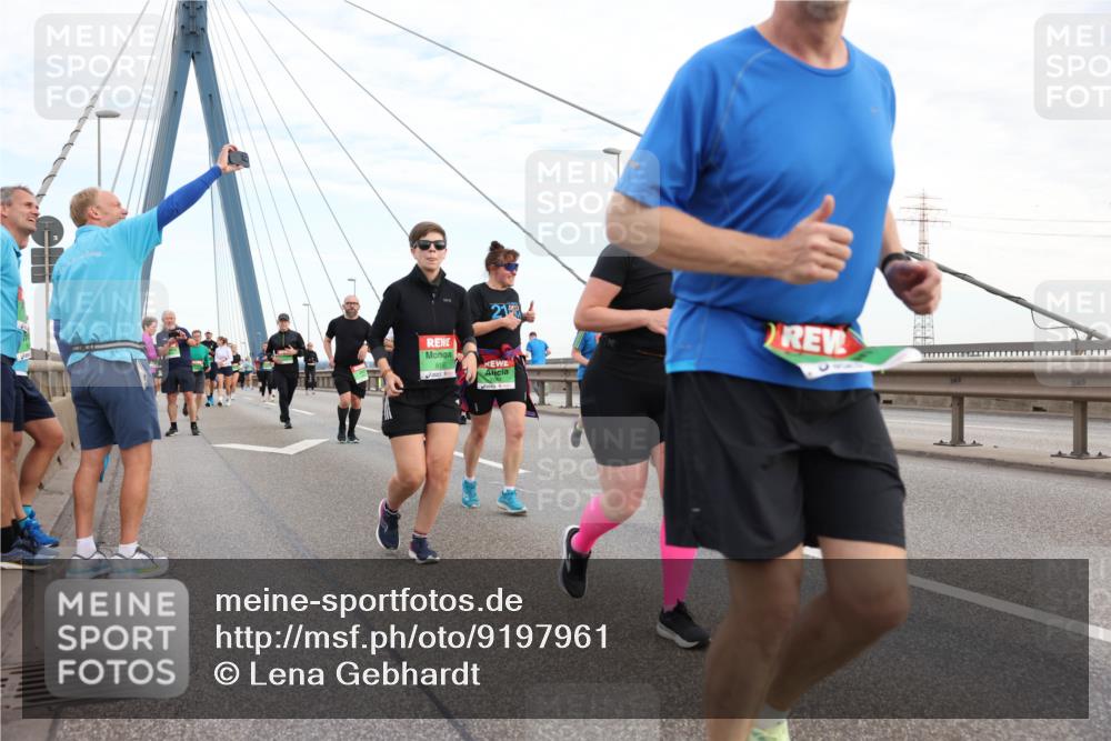 03.10.2025 - Köhlbrandbrückenlauf Lena Gebhardt http://msf.ph/oto/9197961 03.10.2025 15:32:59 Position 1 21 meine-sportfotos.de