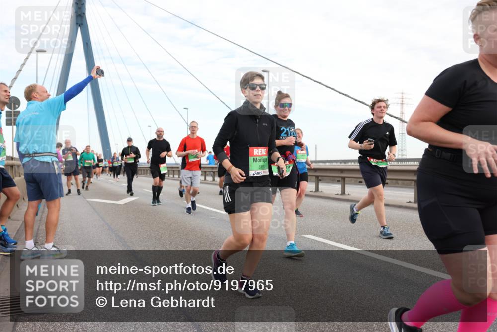 03.10.2025 - Köhlbrandbrückenlauf Lena Gebhardt http://msf.ph/oto/9197965 03.10.2025 15:33:00 Position 1 8193, 21 meine-sportfotos.de