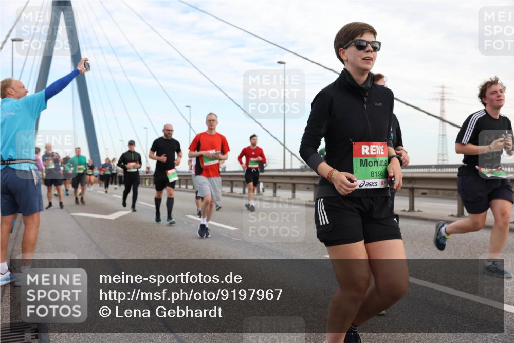 03.10.2025 - Köhlbrandbrückenlauf Lena Gebhardt http://msf.ph/oto/9197967 03.10.2025 15:33:00 Position 1 8193 meine-sportfotos.de