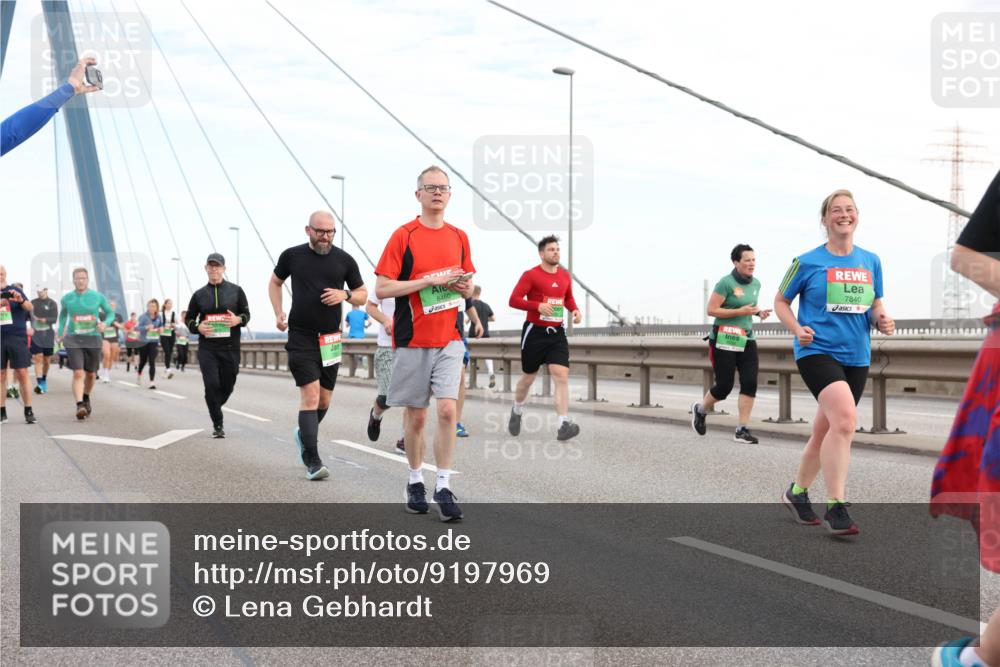 03.10.2025 - Köhlbrandbrückenlauf Lena Gebhardt http://msf.ph/oto/9197969 03.10.2025 15:33:01 Position 1 8460, 7840 meine-sportfotos.de