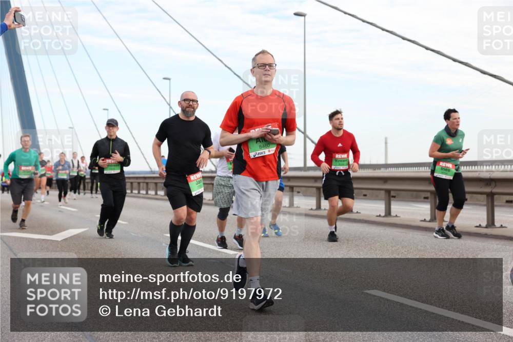 03.10.2025 - Köhlbrandbrückenlauf Lena Gebhardt http://msf.ph/oto/9197972 03.10.2025 15:33:01 Position 1 8460 meine-sportfotos.de