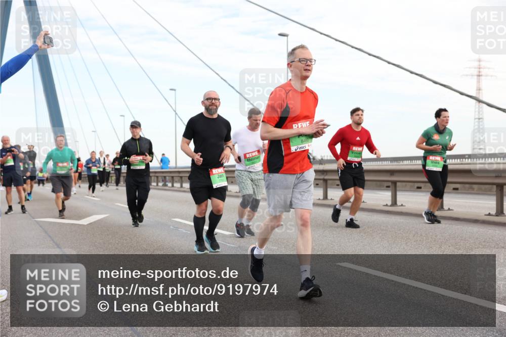 03.10.2025 - Köhlbrandbrückenlauf Lena Gebhardt http://msf.ph/oto/9197974 03.10.2025 15:33:02 Position 1 8460, 7751 meine-sportfotos.de