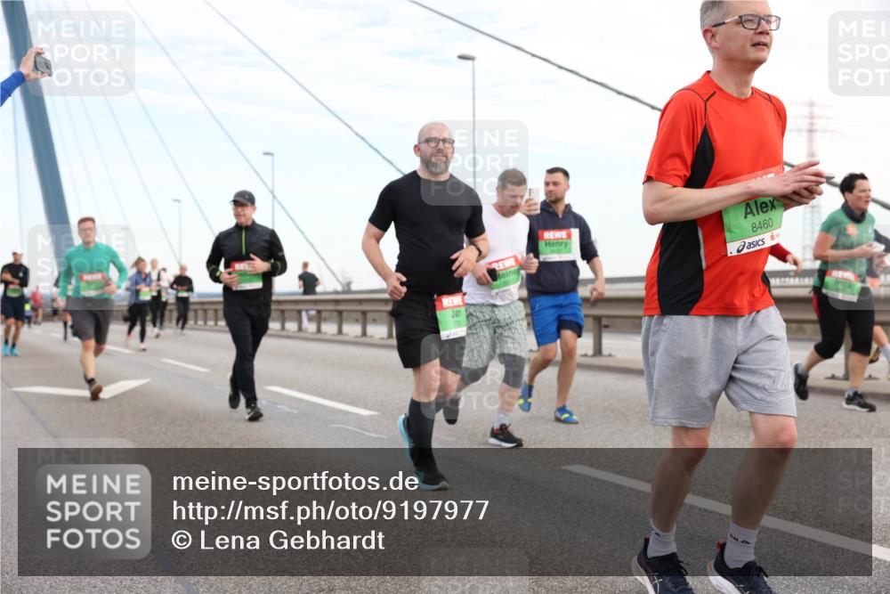 03.10.2025 - Köhlbrandbrückenlauf Lena Gebhardt http://msf.ph/oto/9197977 03.10.2025 15:33:02 Position 1 8460 meine-sportfotos.de