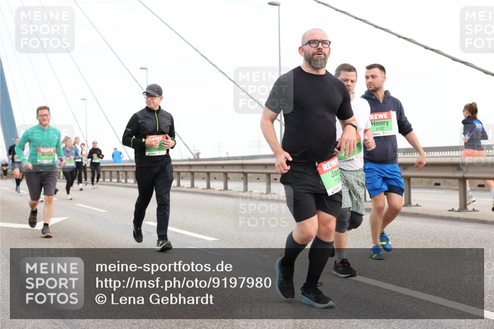 03.10.2025 - Köhlbrandbrückenlauf Lena Gebhardt http://msf.ph/oto/9197980 03.10.2025 15:33:03 Position 1 775, 8127 meine-sportfotos.de