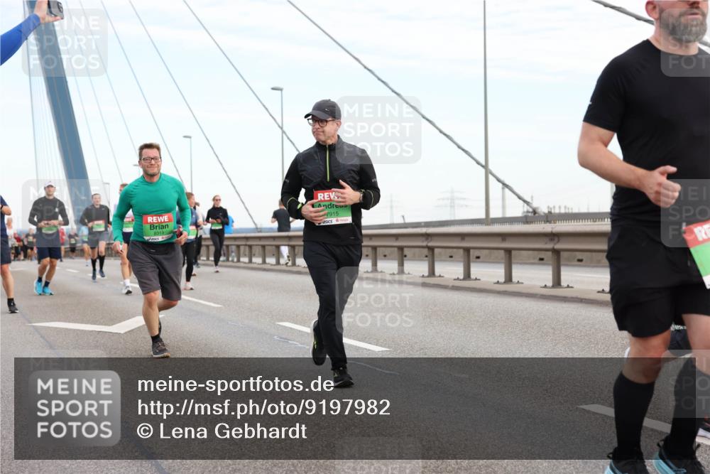 03.10.2025 - Köhlbrandbrückenlauf Lena Gebhardt http://msf.ph/oto/9197982 03.10.2025 15:33:03 Position 1 8319, 7915 meine-sportfotos.de