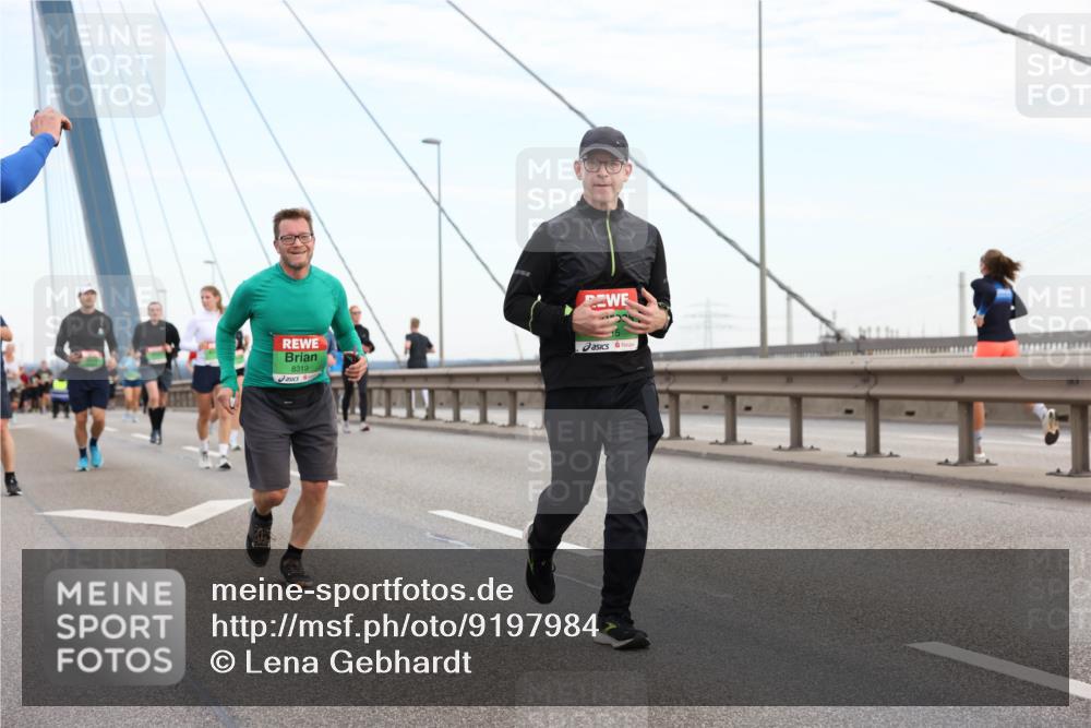 03.10.2025 - Köhlbrandbrückenlauf Lena Gebhardt http://msf.ph/oto/9197984 03.10.2025 15:33:04 Position 1 8319 meine-sportfotos.de