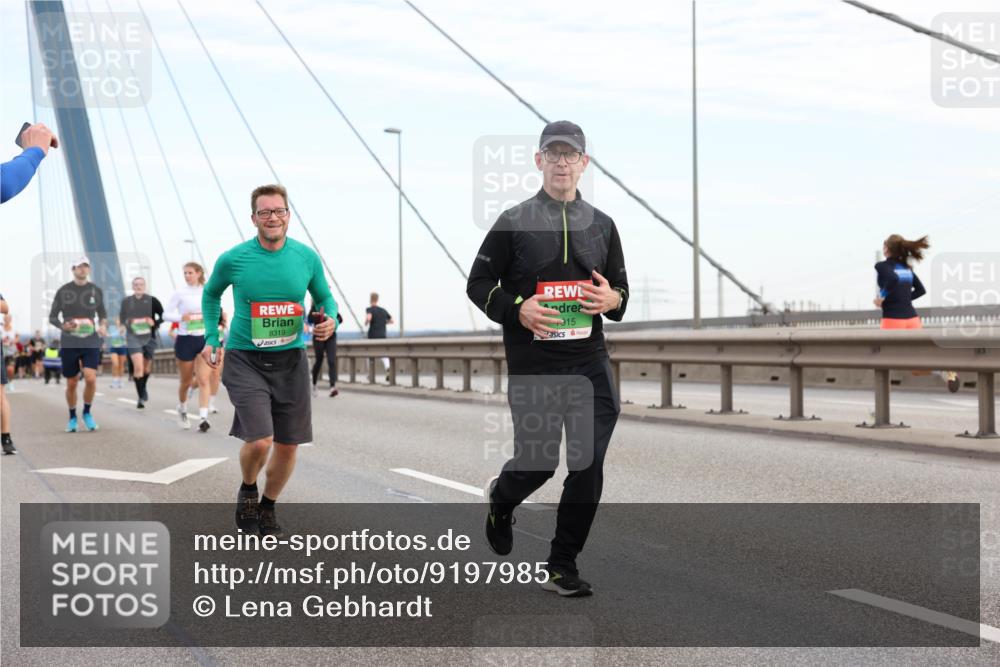 03.10.2025 - Köhlbrandbrückenlauf Lena Gebhardt http://msf.ph/oto/9197985 03.10.2025 15:33:04 Position 1 8319, 315 meine-sportfotos.de