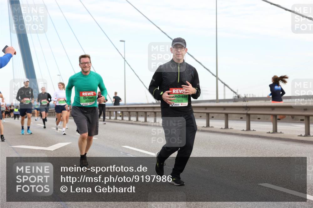 03.10.2025 - Köhlbrandbrückenlauf Lena Gebhardt http://msf.ph/oto/9197986 03.10.2025 15:33:04 Position 1 8319, 7915 meine-sportfotos.de