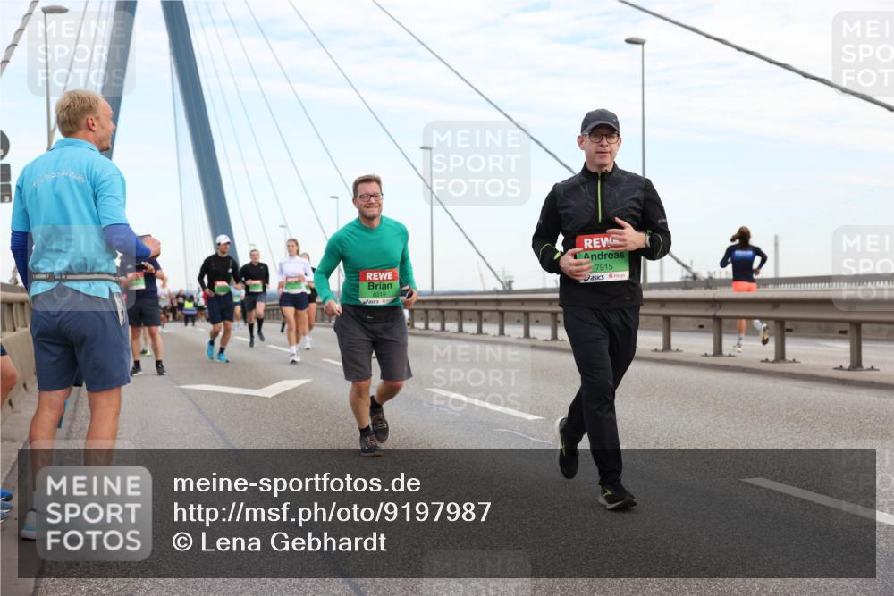 03.10.2025 - Köhlbrandbrückenlauf Lena Gebhardt http://msf.ph/oto/9197987 03.10.2025 15:33:04 Position 1 8319, 7915 meine-sportfotos.de