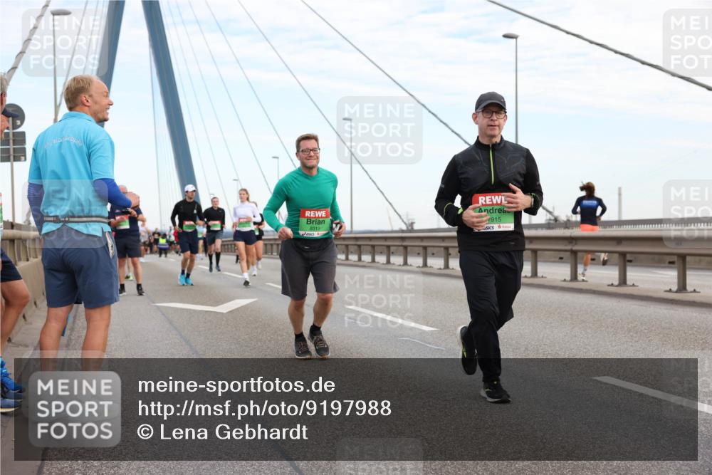 03.10.2025 - Köhlbrandbrückenlauf Lena Gebhardt http://msf.ph/oto/9197988 03.10.2025 15:33:04 Position 1 8319, 915 meine-sportfotos.de