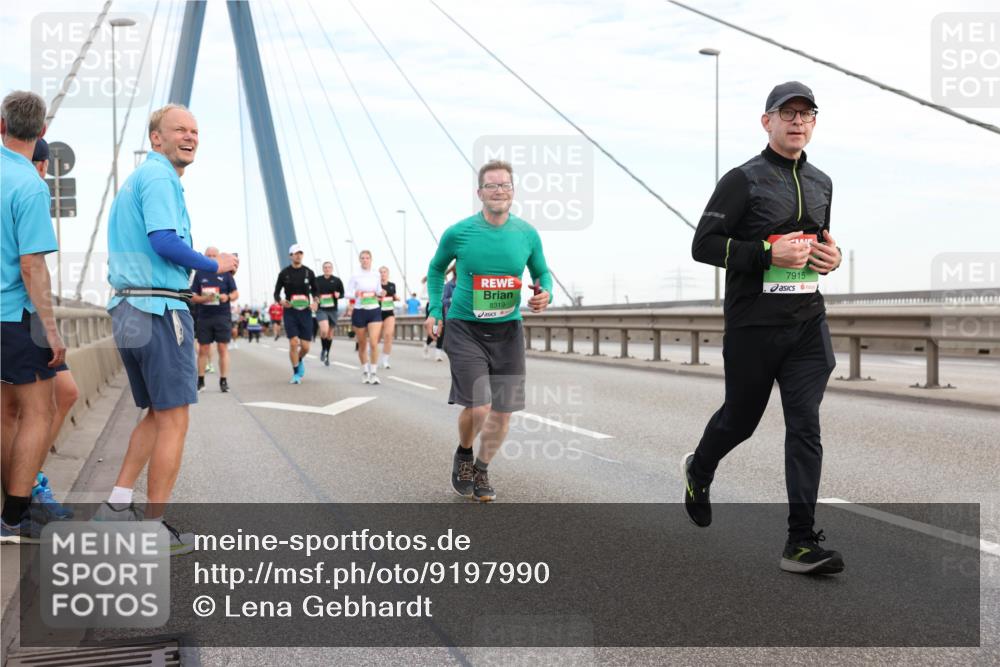 03.10.2025 - Köhlbrandbrückenlauf Lena Gebhardt http://msf.ph/oto/9197990 03.10.2025 15:33:04 Position 1 8319, 7915 meine-sportfotos.de