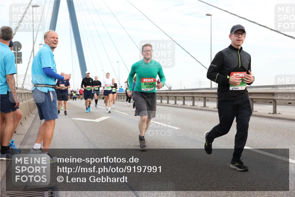 03.10.2025 - Köhlbrandbrückenlauf Lena Gebhardt http://msf.ph/oto/9197991 03.10.2025 15:33:04 Position 1 8319 meine-sportfotos.de