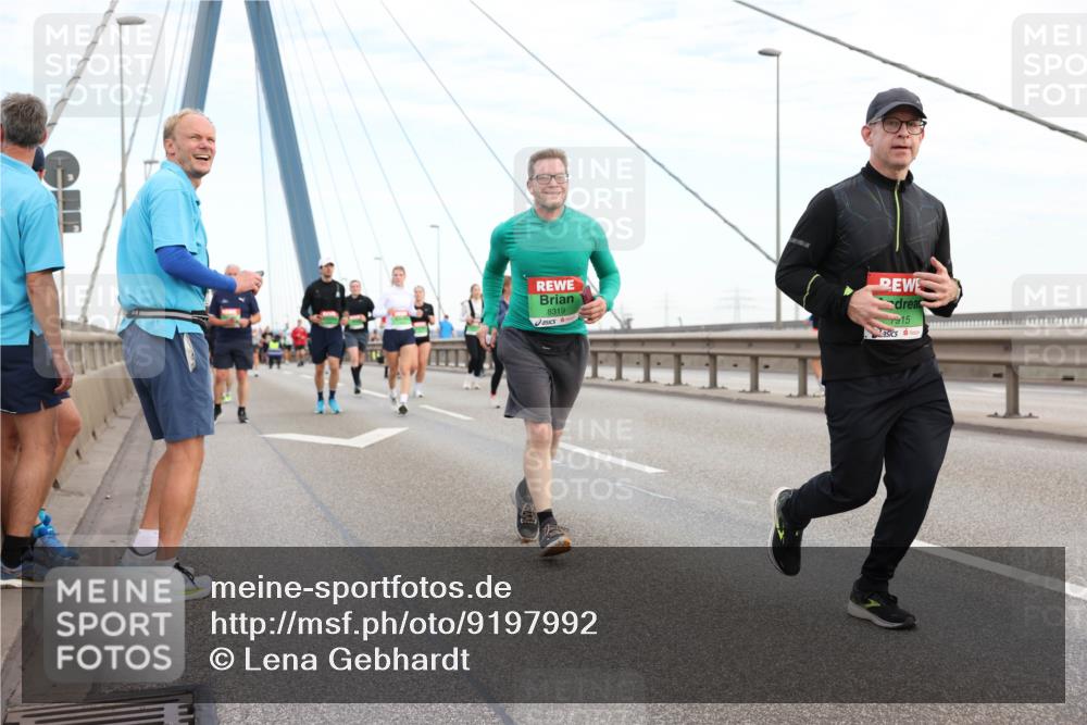 03.10.2025 - Köhlbrandbrückenlauf Lena Gebhardt http://msf.ph/oto/9197992 03.10.2025 15:33:05 Position 1 8319, 915 meine-sportfotos.de