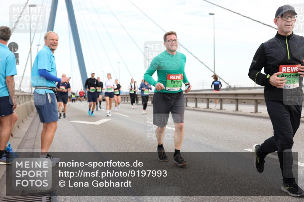 03.10.2025 - Köhlbrandbrückenlauf Lena Gebhardt http://msf.ph/oto/9197993 03.10.2025 15:33:05 Position 1 8319, 7915 meine-sportfotos.de