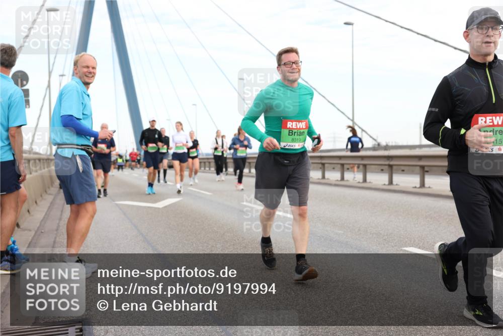 03.10.2025 - Köhlbrandbrückenlauf Lena Gebhardt http://msf.ph/oto/9197994 03.10.2025 15:33:05 Position 1 8319, 15 meine-sportfotos.de