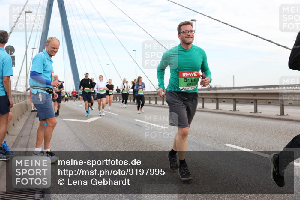03.10.2025 - Köhlbrandbrückenlauf Lena Gebhardt http://msf.ph/oto/9197995 03.10.2025 15:33:05 Position 1 8319 meine-sportfotos.de