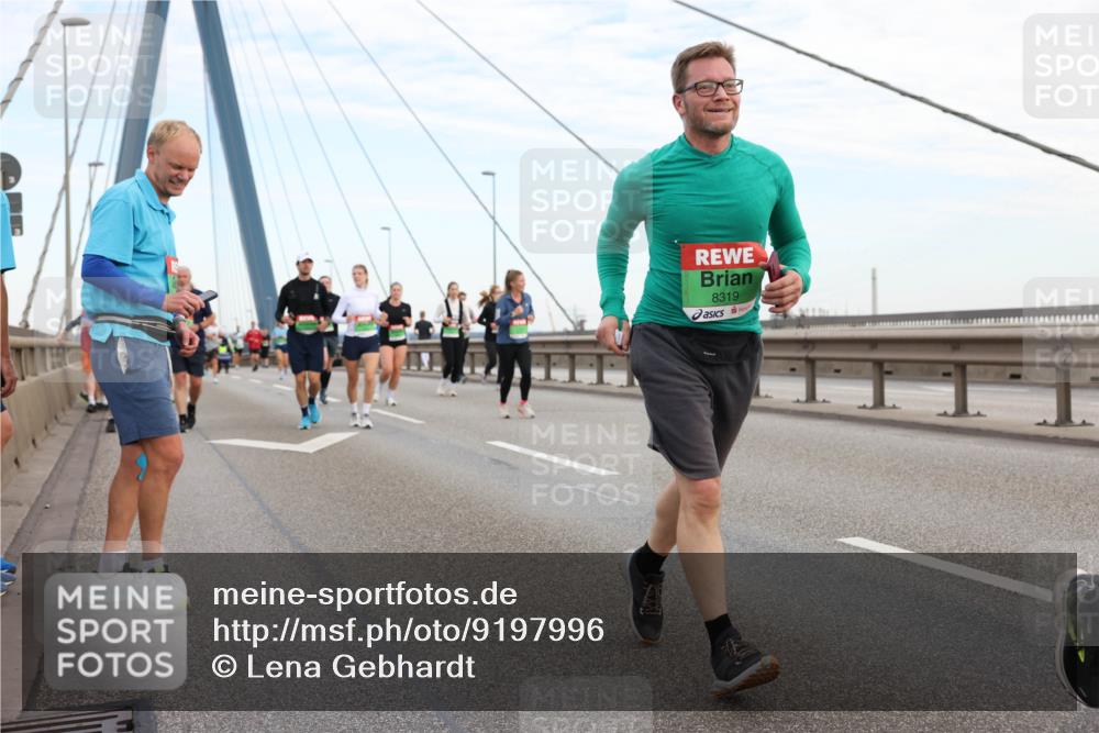 03.10.2025 - Köhlbrandbrückenlauf Lena Gebhardt http://msf.ph/oto/9197996 03.10.2025 15:33:05 Position 1 8319 meine-sportfotos.de