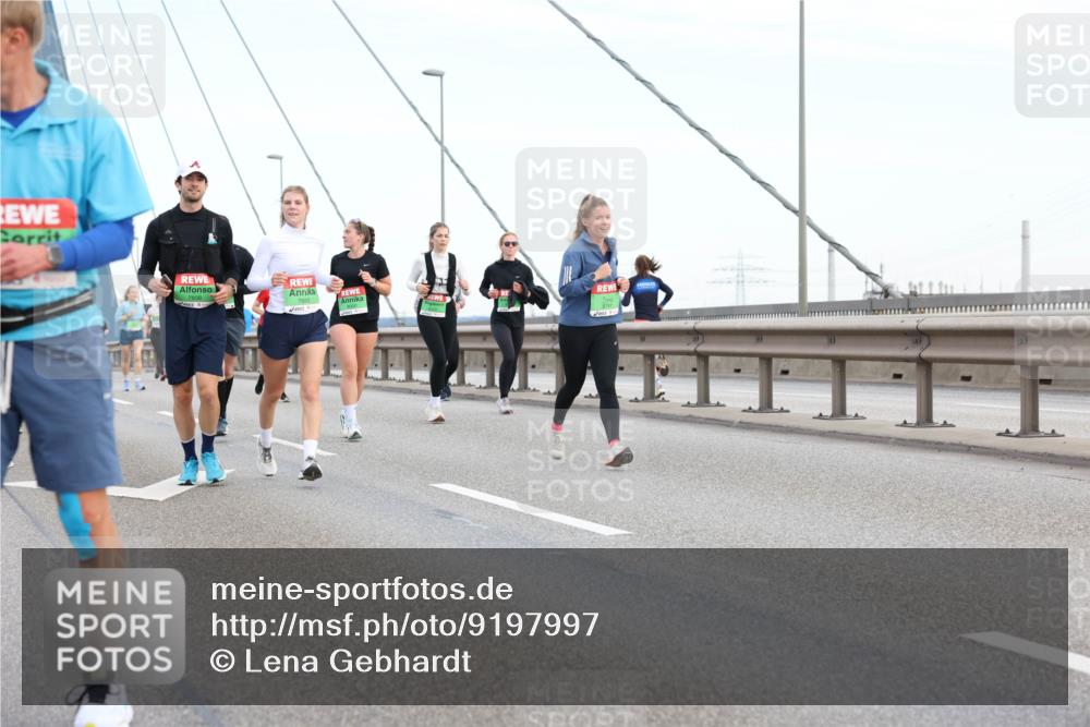 03.10.2025 - Köhlbrandbrückenlauf Lena Gebhardt http://msf.ph/oto/9197997 03.10.2025 15:33:06 Position 1 7853 meine-sportfotos.de