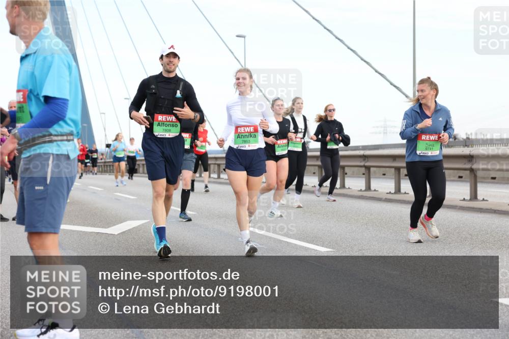 03.10.2025 - Köhlbrandbrückenlauf Lena Gebhardt http://msf.ph/oto/9198001 03.10.2025 15:33:07 Position 1 7808, 7853, 9741 meine-sportfotos.de