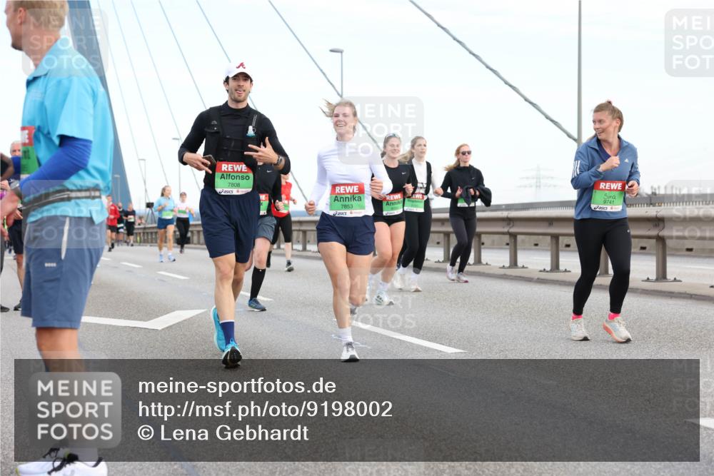 03.10.2025 - Köhlbrandbrückenlauf Lena Gebhardt http://msf.ph/oto/9198002 03.10.2025 15:33:07 Position 1 7808, 7853, 9741 meine-sportfotos.de