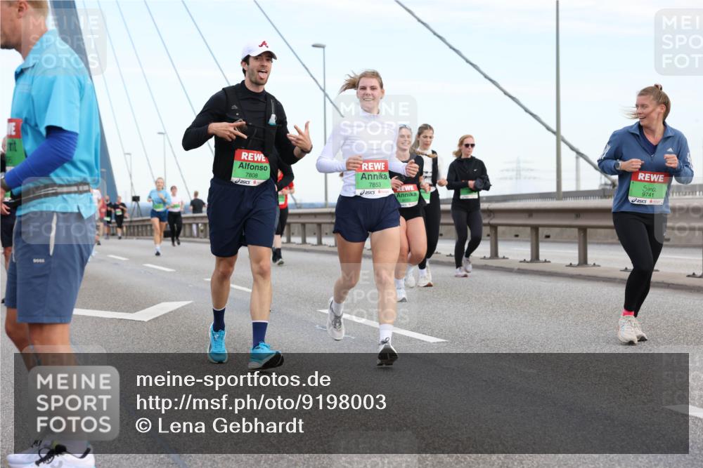 03.10.2025 - Köhlbrandbrückenlauf Lena Gebhardt http://msf.ph/oto/9198003 03.10.2025 15:33:08 Position 1 7808, 7853, 8050, 9741 meine-sportfotos.de