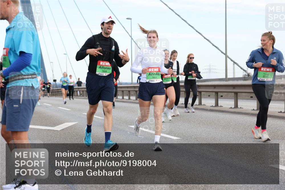 03.10.2025 - Köhlbrandbrückenlauf Lena Gebhardt http://msf.ph/oto/9198004 03.10.2025 15:33:08 Position 1 7808, 7853, 9741 meine-sportfotos.de