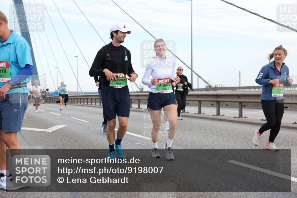 03.10.2025 - Köhlbrandbrückenlauf Lena Gebhardt http://msf.ph/oto/9198007 03.10.2025 15:33:08 Position 1 06, 7808, 7853, 9741 meine-sportfotos.de