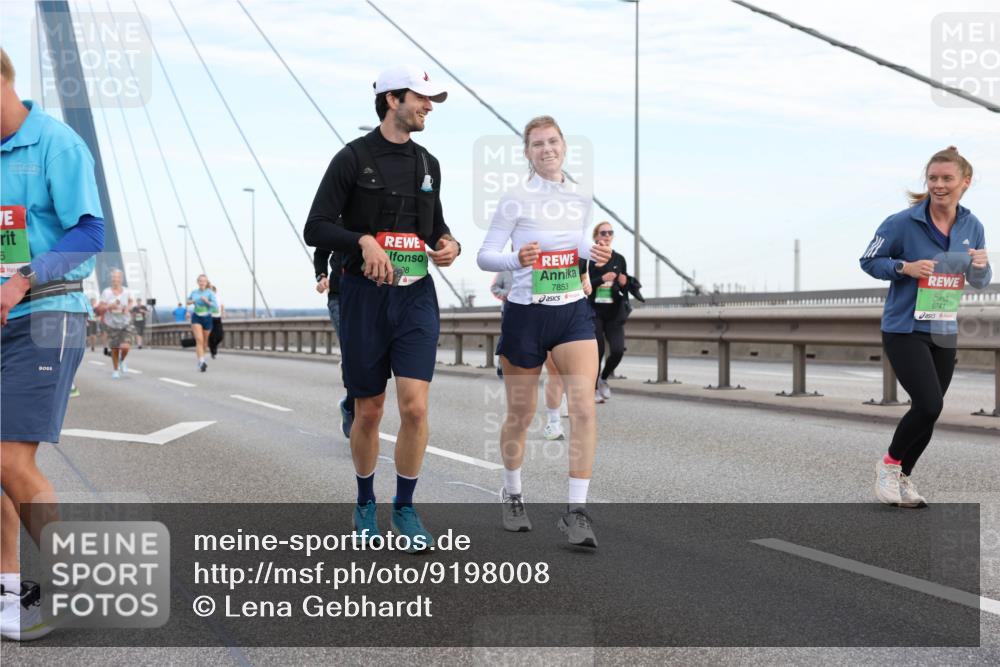 03.10.2025 - Köhlbrandbrückenlauf Lena Gebhardt http://msf.ph/oto/9198008 03.10.2025 15:33:09 Position 1 6, 08, 7853, 9741 meine-sportfotos.de