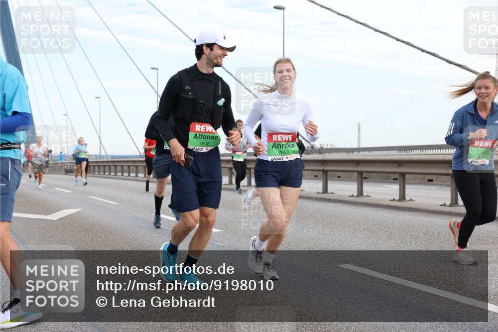03.10.2025 - Köhlbrandbrückenlauf Lena Gebhardt http://msf.ph/oto/9198010 03.10.2025 15:33:09 Position 1 7808, 7853, 971 meine-sportfotos.de