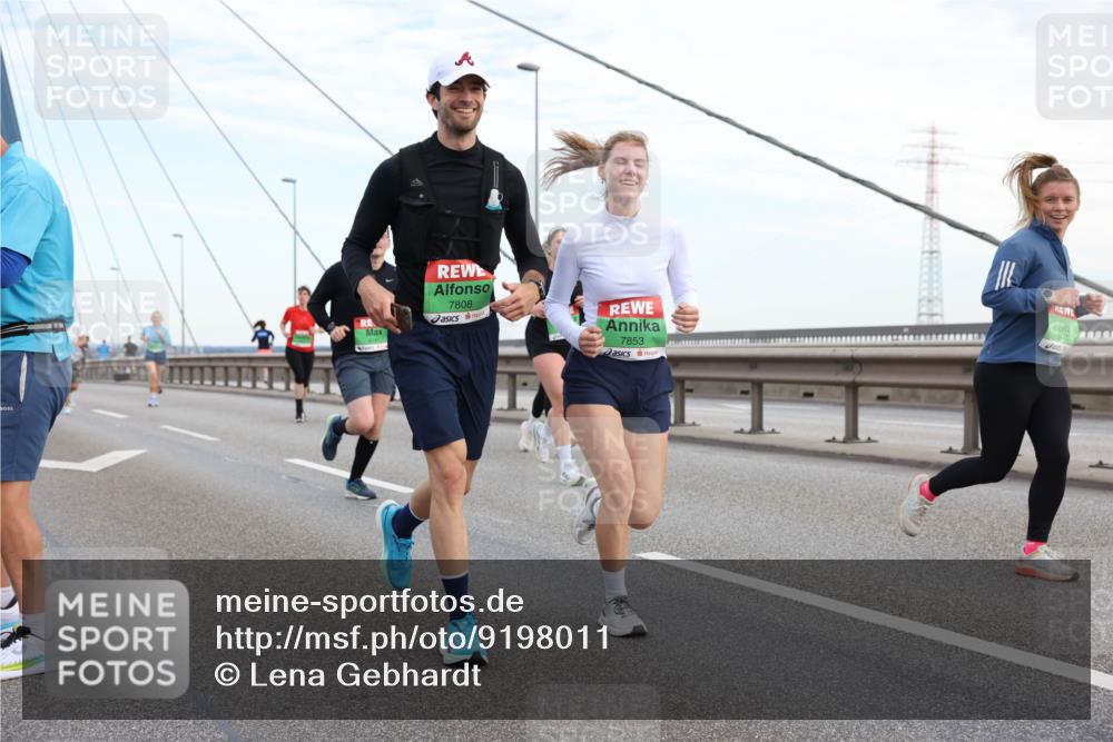 03.10.2025 - Köhlbrandbrückenlauf Lena Gebhardt http://msf.ph/oto/9198011 03.10.2025 15:33:09 Position 1 7808, 7853, 9741 meine-sportfotos.de