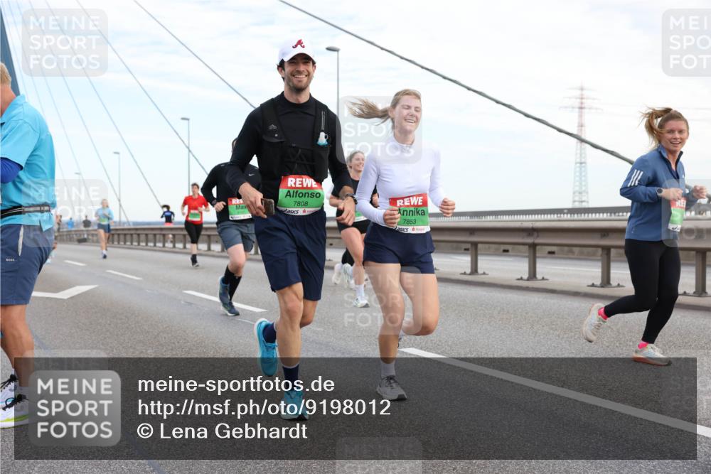 03.10.2025 - Köhlbrandbrückenlauf Lena Gebhardt http://msf.ph/oto/9198012 03.10.2025 15:33:09 Position 1 7808, 7853 meine-sportfotos.de