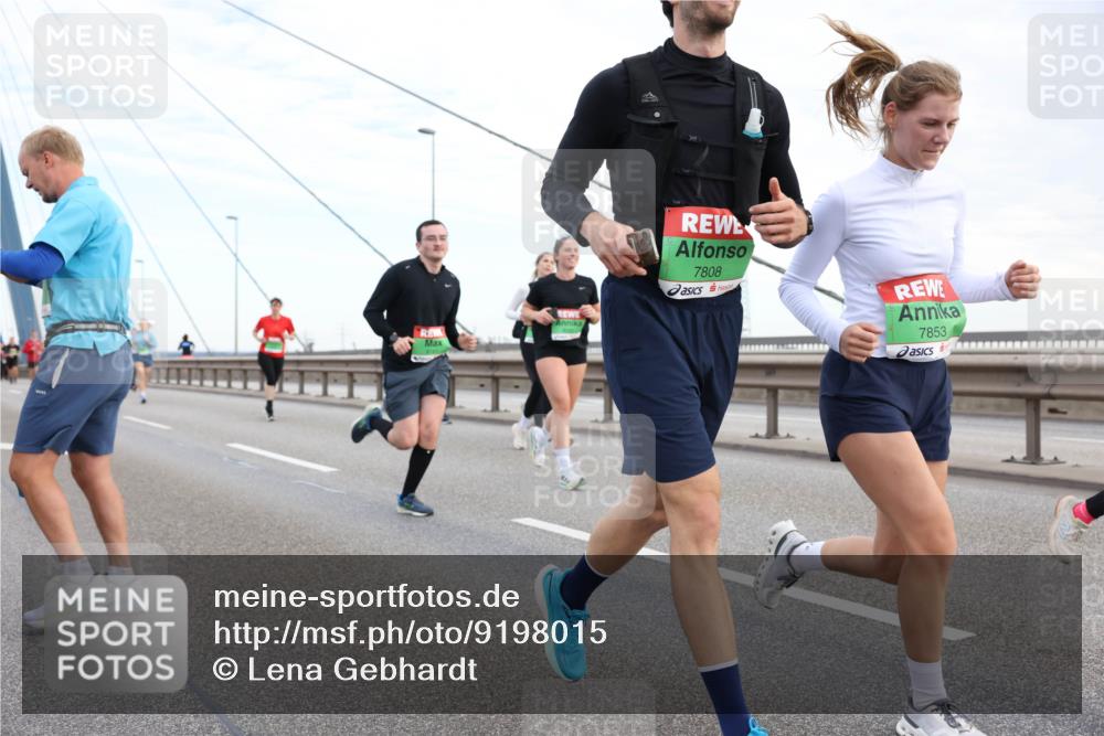 03.10.2025 - Köhlbrandbrückenlauf Lena Gebhardt http://msf.ph/oto/9198015 03.10.2025 15:33:10 Position 1 7808, 7853 meine-sportfotos.de