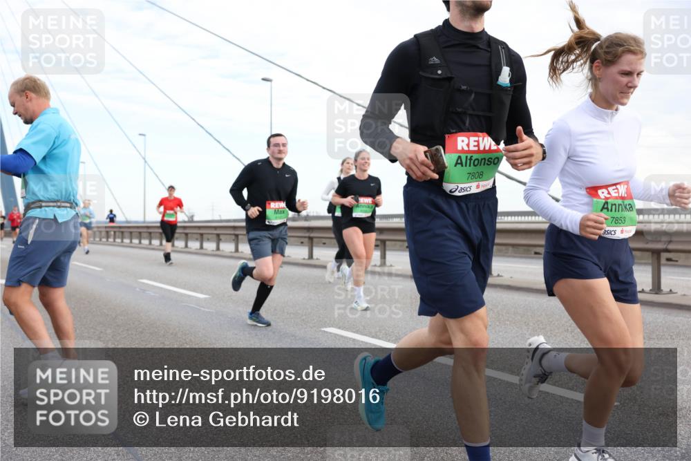 03.10.2025 - Köhlbrandbrückenlauf Lena Gebhardt http://msf.ph/oto/9198016 03.10.2025 15:33:10 Position 1 7808, 7853 meine-sportfotos.de