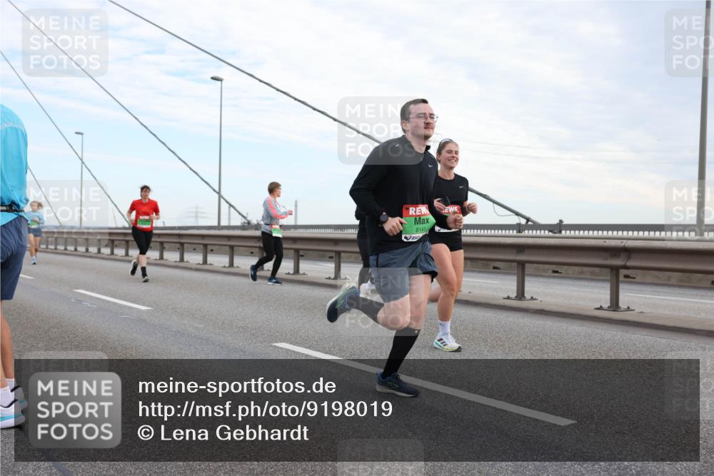 03.10.2025 - Köhlbrandbrückenlauf Lena Gebhardt http://msf.ph/oto/9198019 03.10.2025 15:33:11 Position 1 8141 meine-sportfotos.de