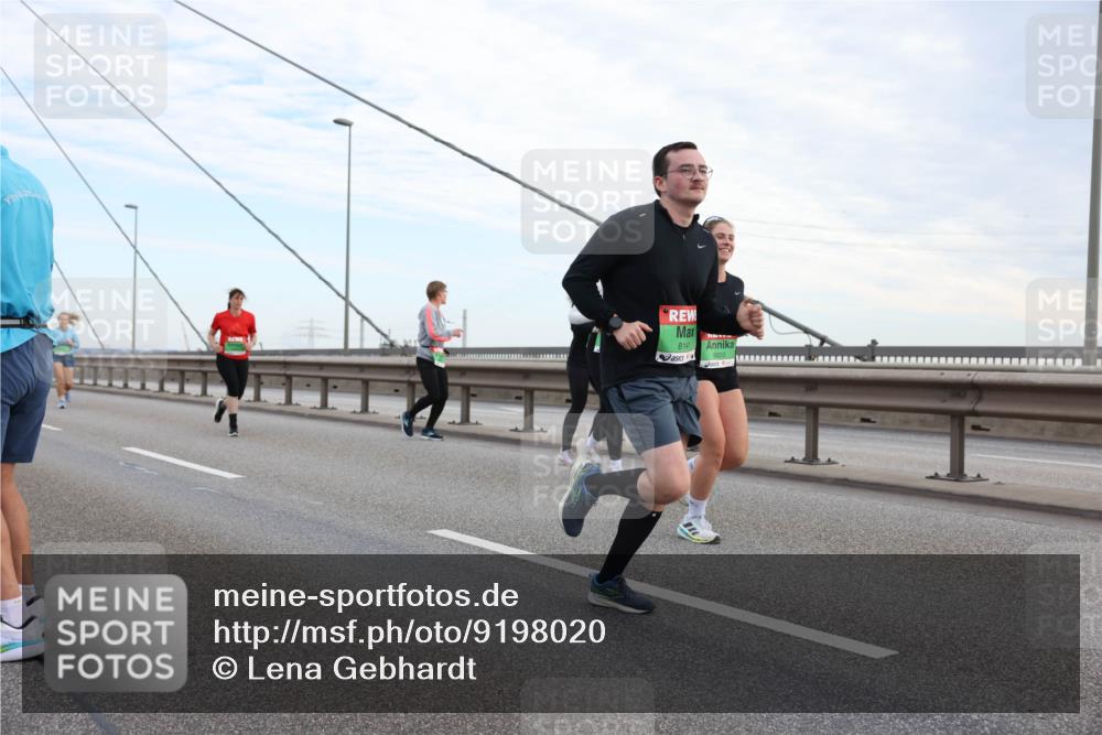 03.10.2025 - Köhlbrandbrückenlauf Lena Gebhardt http://msf.ph/oto/9198020 03.10.2025 15:33:11 Position 1 8141, 8050 meine-sportfotos.de