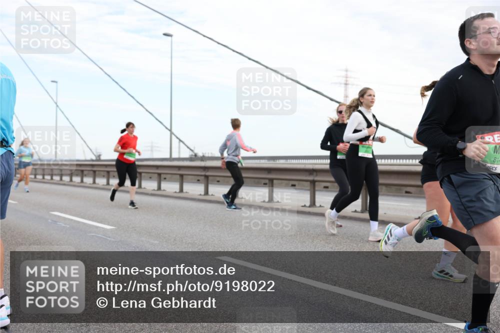 03.10.2025 - Köhlbrandbrückenlauf Lena Gebhardt http://msf.ph/oto/9198022 03.10.2025 15:33:11 Position 1 814 meine-sportfotos.de
