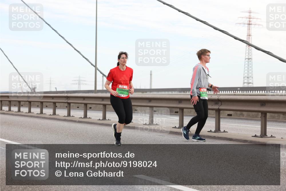 03.10.2025 - Köhlbrandbrückenlauf Lena Gebhardt http://msf.ph/oto/9198024 03.10.2025 15:33:12 Position 1 8321 meine-sportfotos.de
