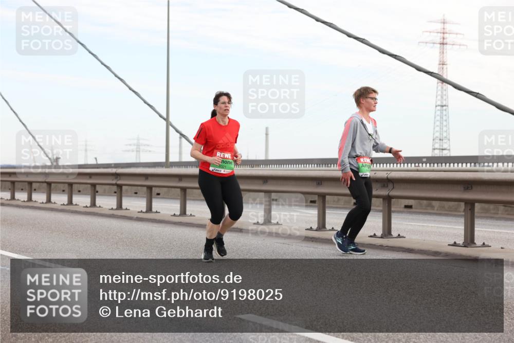 03.10.2025 - Köhlbrandbrückenlauf Lena Gebhardt http://msf.ph/oto/9198025 03.10.2025 15:33:12 Position 1 8321 meine-sportfotos.de