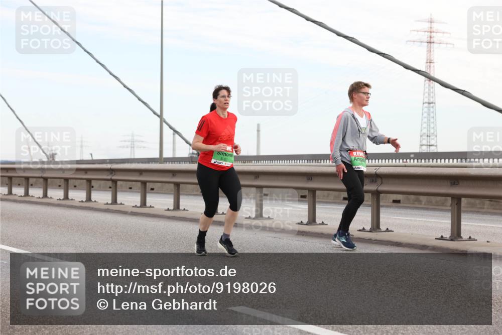 03.10.2025 - Köhlbrandbrückenlauf Lena Gebhardt http://msf.ph/oto/9198026 03.10.2025 15:33:12 Position 1 8321 meine-sportfotos.de