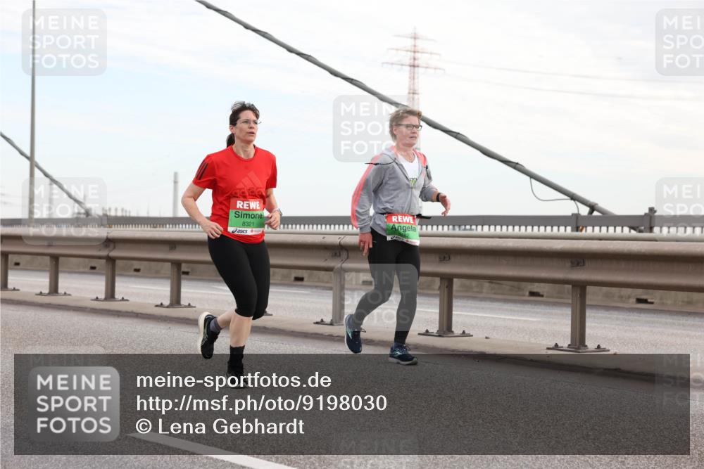 03.10.2025 - Köhlbrandbrückenlauf Lena Gebhardt http://msf.ph/oto/9198030 03.10.2025 15:33:13 Position 1 8321, 8482 meine-sportfotos.de